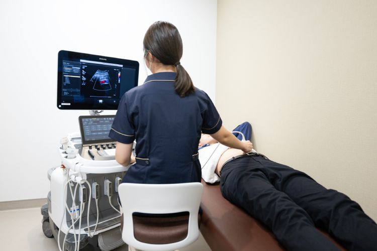 腹部大動脈エコー検査の様子